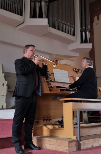 Christine Werbs und Christian Packmohr Konzert für Orgel und Tropmpete in der Dorfkirche Buchholz
